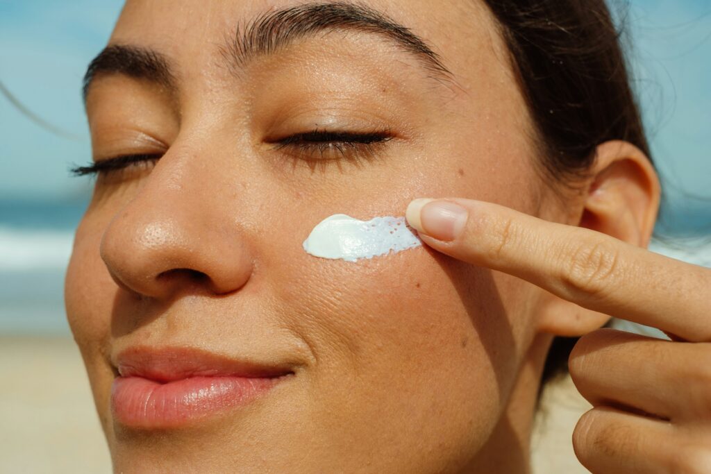 Avène Sunny – SUNNYDAY CLOUDYDAY WORKDAY PLAYDAY EVERYDAY